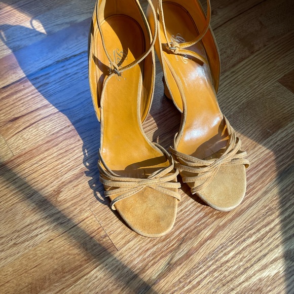 Gucci Yellow Suede Strappy Bamboo Detail Wedge Sandals Size 38 - Picture 9 of 10